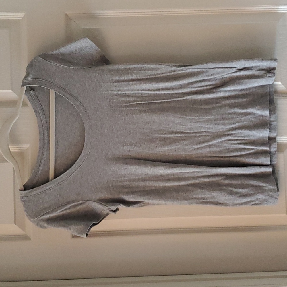 Apt. 9 women's short sleeve scoop neck tee shirt.  Size medium.